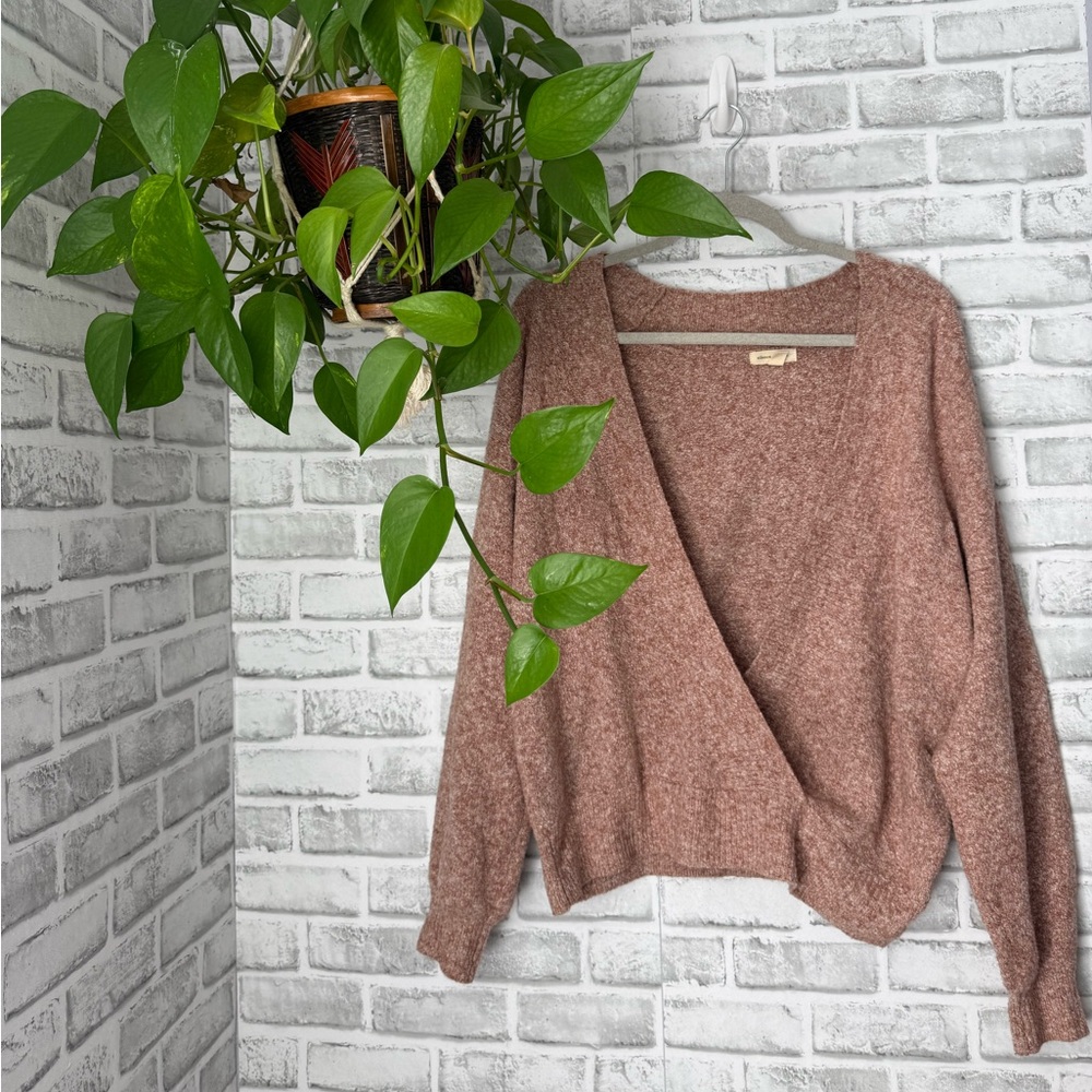 Urban Outfitters // Silence + Noise v neck long sleeve sweater top